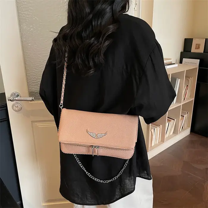 Sac à bandoulière matelassé élégant et compact, style vintage minimaliste, sac à main de luxe aborda