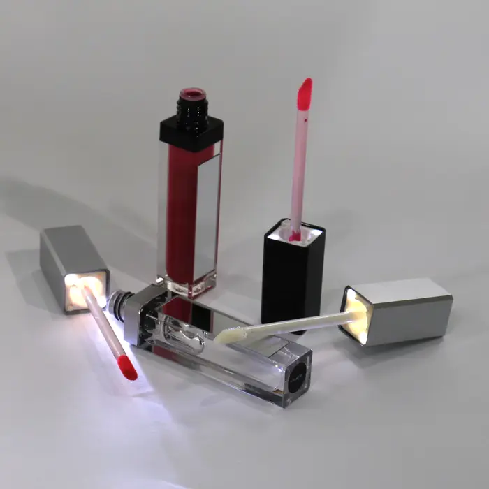 Rouge à lèvres et gloss à lèvres en marque privée, logo personnalisé, tube lumineux LED P42 P43, fin