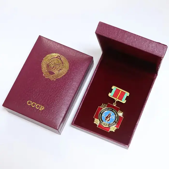 Médaille de sauvetage de la centrale nucléaire de Tchernobyl soviétique, insigne CCCP URSS en trois 