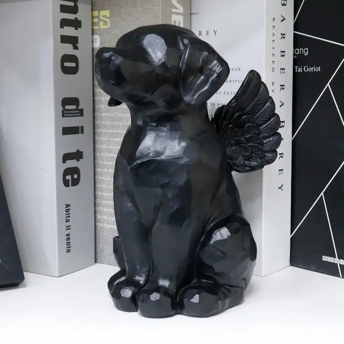 Statue de jardin commémorative d'ange de chien noir personnalisée avec caractéristiques d'urne de crémation