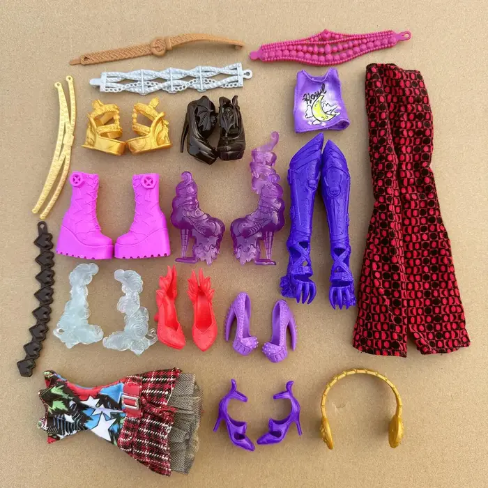 Accessoires pour poupées monstres : chaussures, ceintures, vêtements, articulations, corps