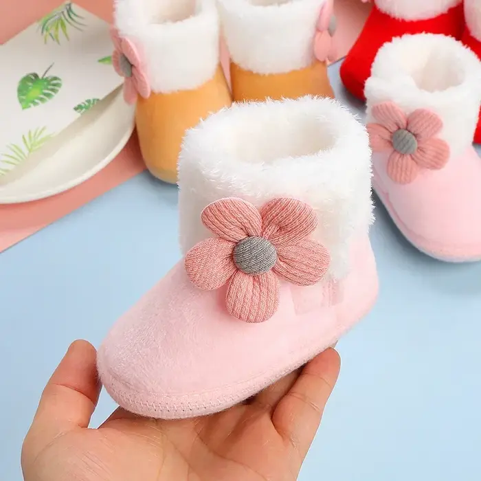 Nouvelle mode chaussures confortables nouveau-né bébé filles garçons chaussons souples solide pompon