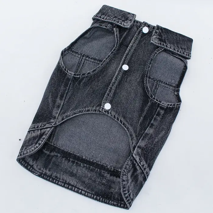 Veste en jean avec lettres noires pour chien