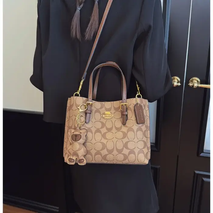 Sac à main messager minimaliste chic de style Paris pour femme avec cuir au design vintage et logo l