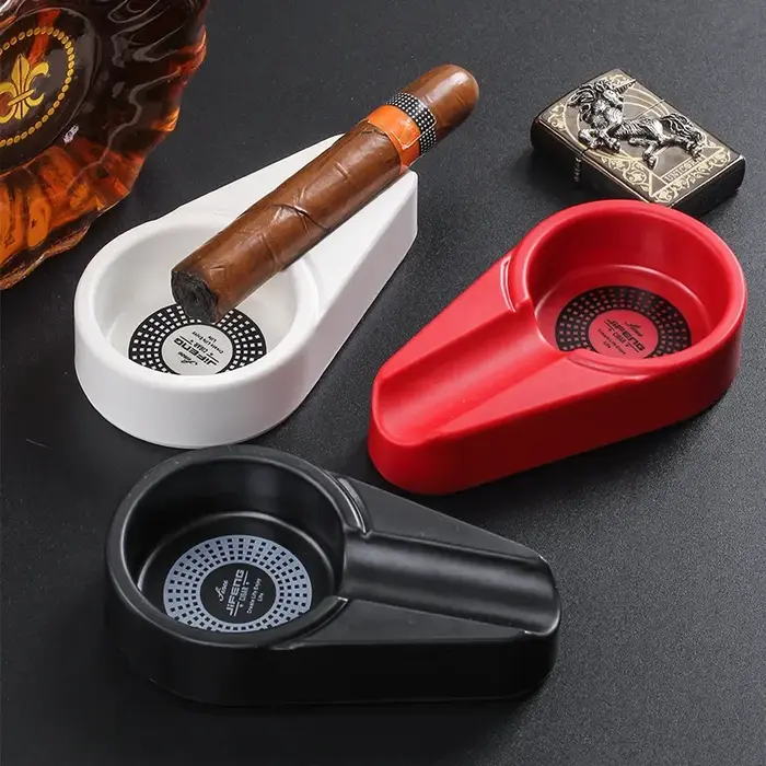 Cendrier portable en résine élégant pour fumeurs design moderne antidérapant occasionnel usage intérieur extérieur cadeau anniversaire Saint Valentin Noël