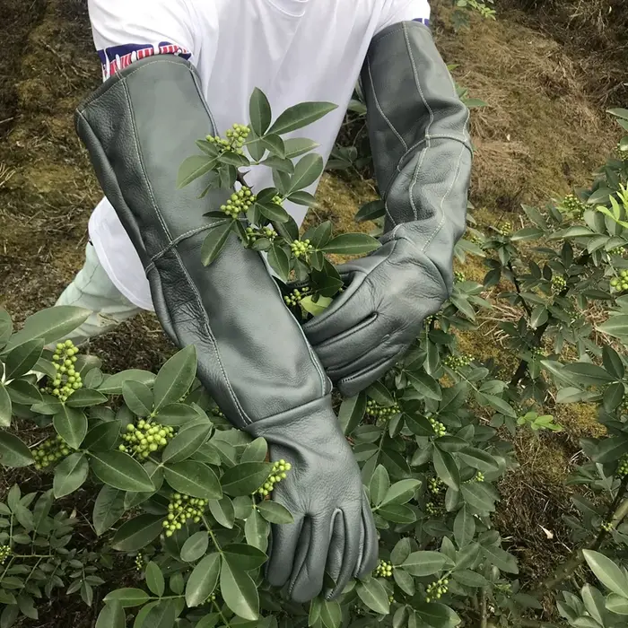 Gants professionnels cuir vachette jardinage et pêche : imperméables et résistants aux perforations