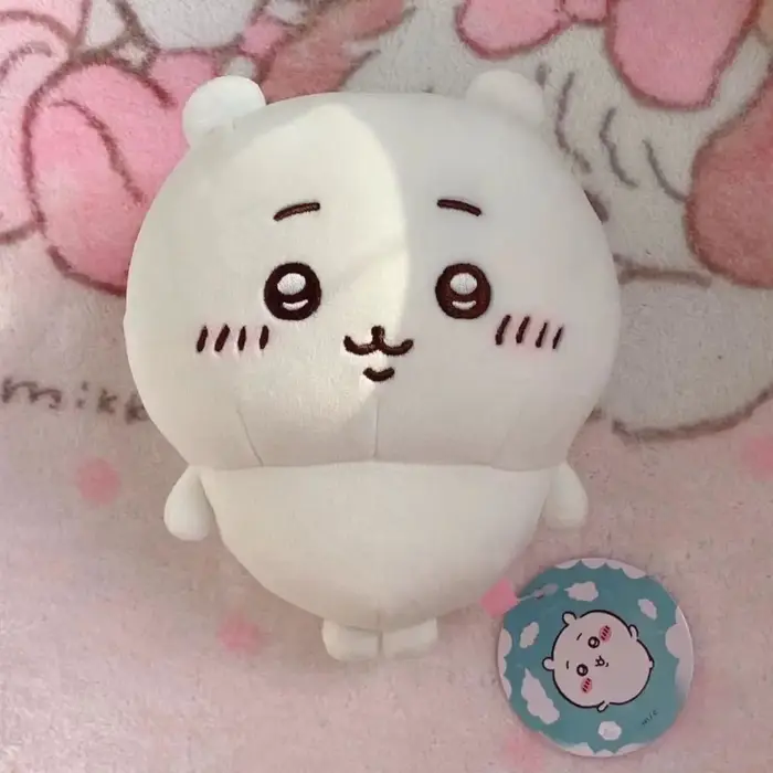 Hachiware Porte-clés en peluche Ours autoironique, figurine suspendue à petits pieds mignons, animal