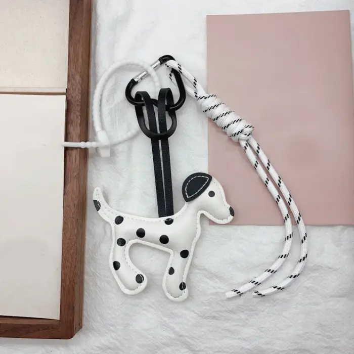Charmant porte-clés chien Dalmatien, idéal pour sacs à dos, sacs à bandoulière et divers accessoires