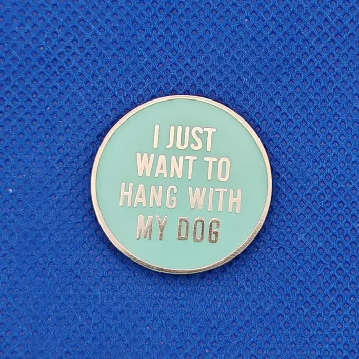 Je veux juste être avec mon chien. Broche, motif dessin animé créatif, badge en émail métallique, ép