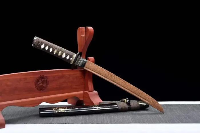 Lame de samouraï avec fourreau, couteau en bois, pratique du bushido moyen, épée à dessin
