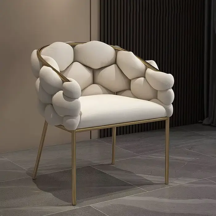 Fauteuil de salon moderne et confortable design élégant style relaxant accessoire de luxe pour maison occasions spéciales à offrir