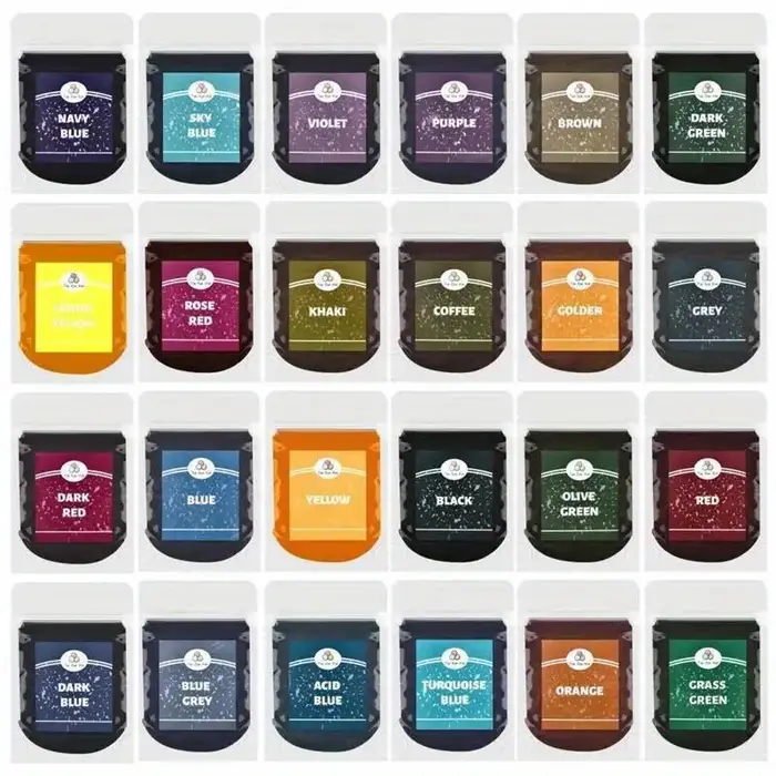 12 sachets de poudre tie-dye de différentes couleurs, colorants reconditionnés pour textiles faits main, adaptés à la teinture des vêtements et des tissus.