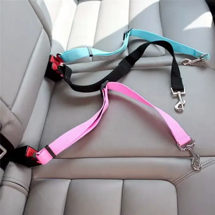 Ceinture de sécurité pour chien en nylon ajustable toutes saisons harnais de voiture pour chiens sécuritaire confortable occasions de déplacement pour animaux de compagnie
