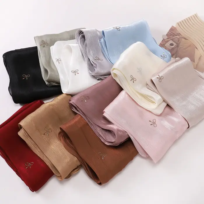 Foulard de luxe en Satin de soie, dégradé de couleur, brillant, lisse, froissé, châle, protection so