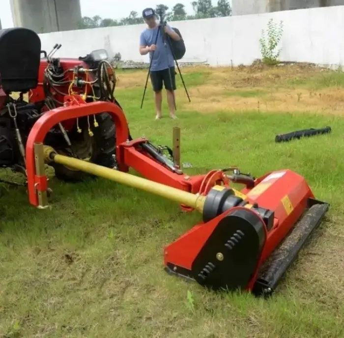 Ensemble de matériel agricole tracteur compact tondeuse broyeur à fléaux hydraulique latérale 3 points PTO débroussailleuse broyeur à fléaux pour jardins et fermes occasions spéciales