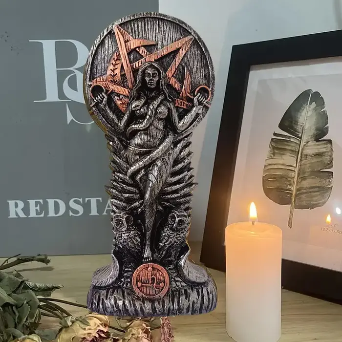 Sculpture d'autel païen de déesse de sagesse