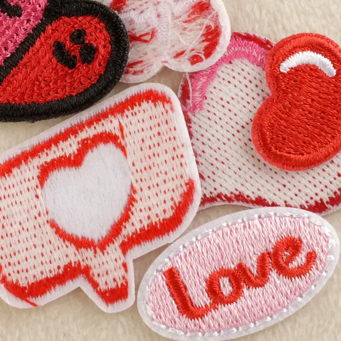 Patchs de broderie de coeur de dessin animé mignon