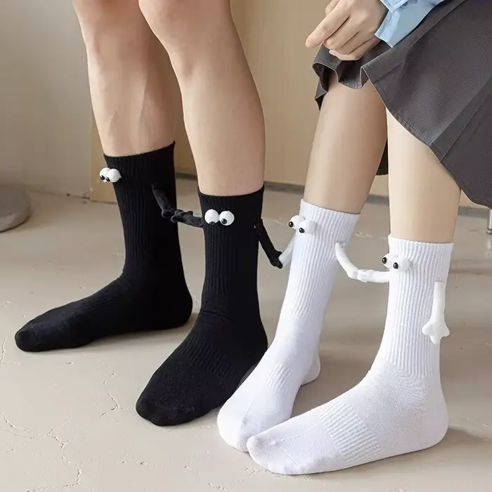 Chaussettes humoristiques adultes aimantées main dans la main - Chaussettes couple cartoon cadeau fête saisons