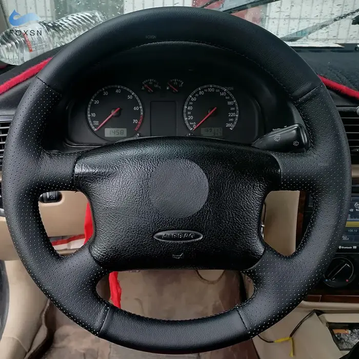Housse de volant de voiture tressée à la main, en cuir microfibre perforé souple, pour Skoda Octavia