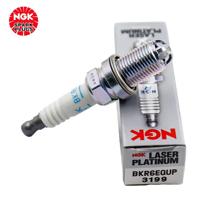 La bougie d'allumage simple platine NGK Automotive BKR6EQUP 3199 convient pour A8 Porsche Bentley OE