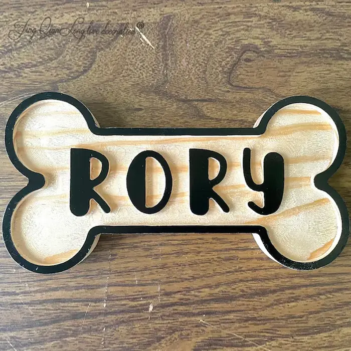 Panneau de nom de chien en bois