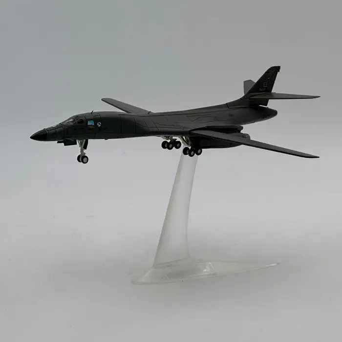 1/200 B-1B Bomber Collection combattant Souvenir décoration de table avion avec avion de Base pour b
