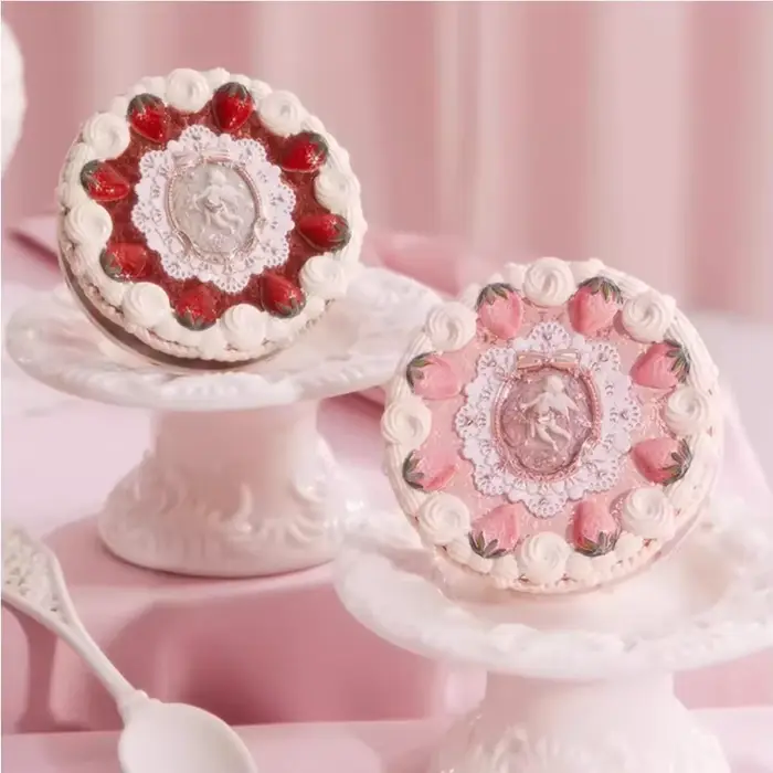 Flower Knows Collection de cupidon aux fraises poudre pressée fond de teint en poudre de maquillage 