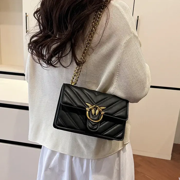 Sac bandoulière moderne en toile pour femme, matériau robuste, sangle réglable, adapté aux essentiel