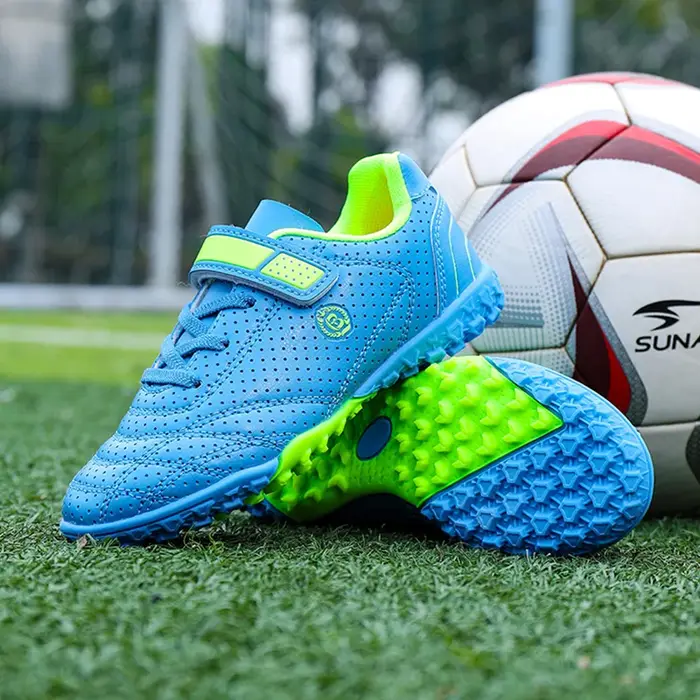 Chaussures de football basses pour garçons