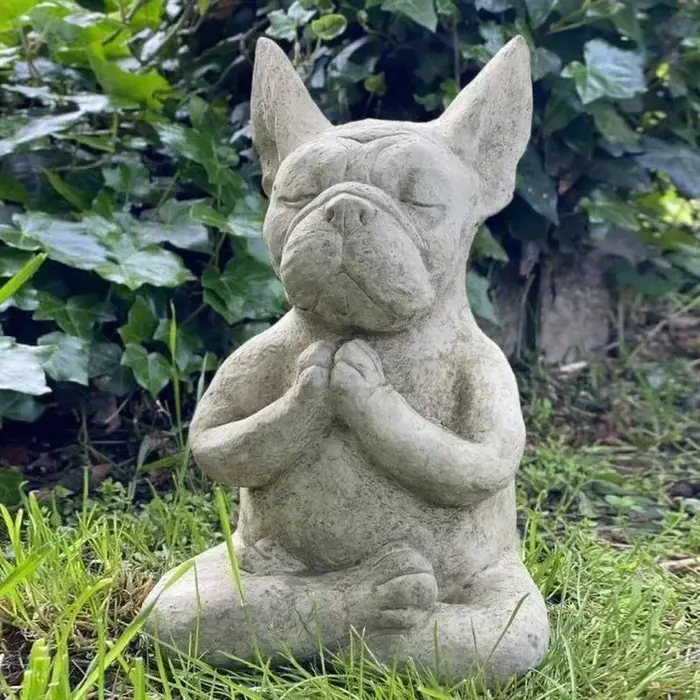 Statue de chien de méditation en résine