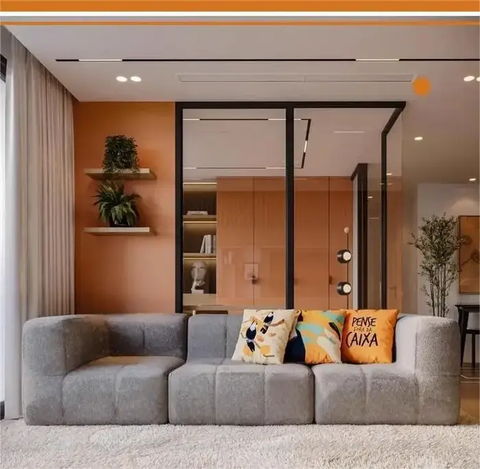 Canapé sectionnel modulaire en forme de L de couleur crème avec oreillers en peluche, canapé compres