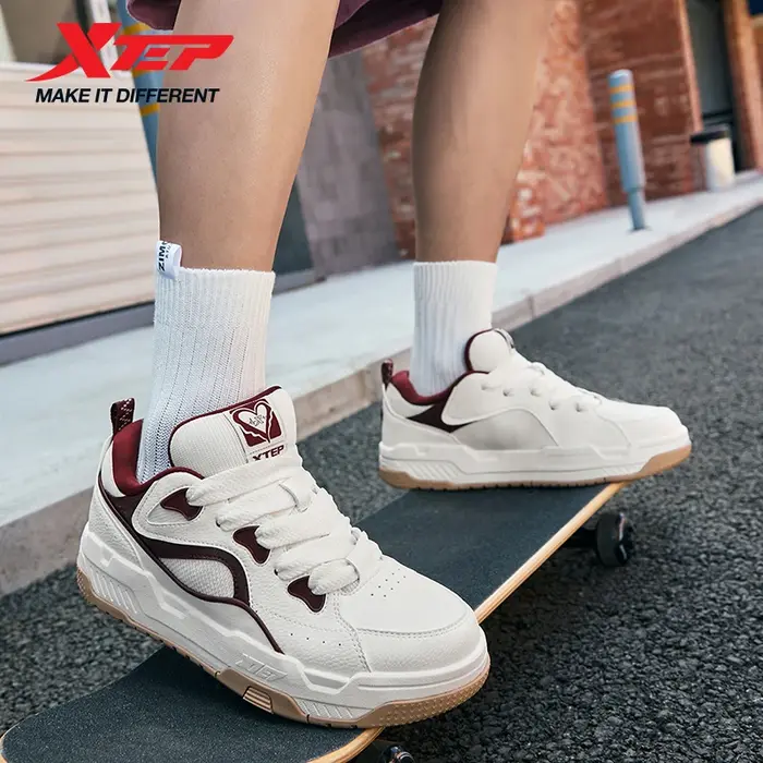 Xtep chaussures de skateboard hommes 2025 printemps et automne semelle épaisse respirant polyvalent 