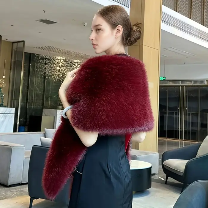 Un châle de mode pour femmes en fausse fourrure de renard en polyester fait à la main pour les maria