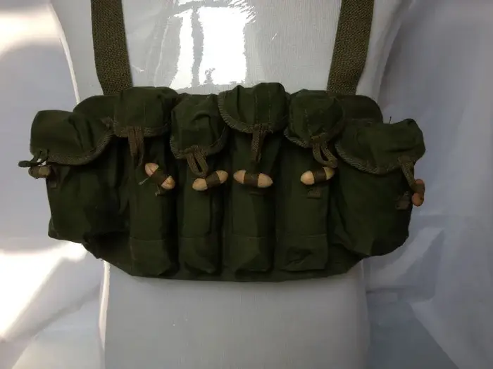 Surplus militaire chinois Type 79 Pouch Ammo Rig Chest souvenir artisanal historique pour collection militaire occasion spéciale