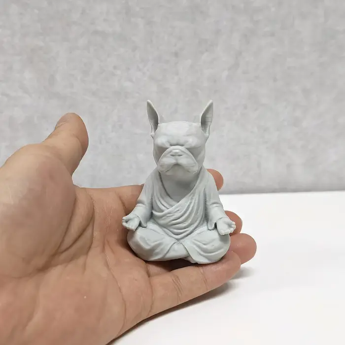 Statue de bouledogue français méditant en plastique amusante pour décoration de maison et bureau occcasions spéciales cadeau original