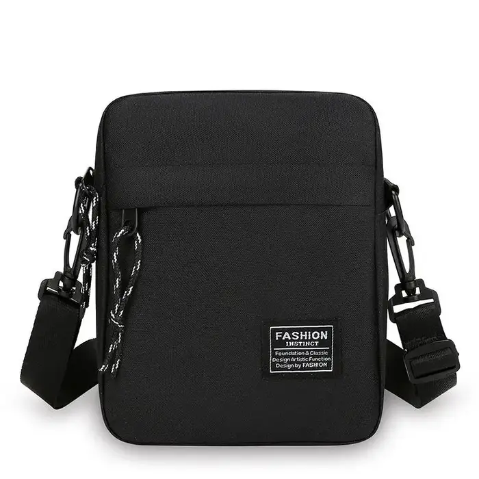 Sac pour homme, disponible en version à porter à l'épaule ou en bandoulière, adapté à un usage quoti