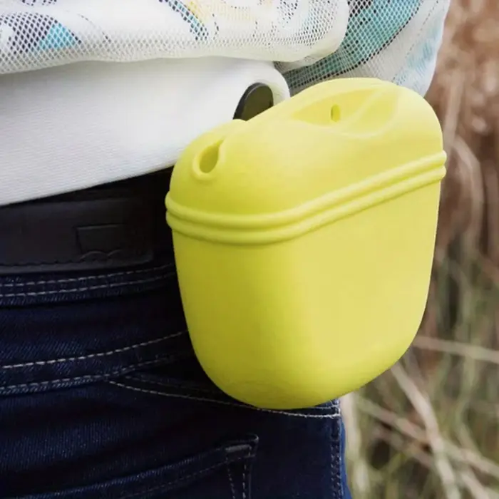 Sac à friandises pour chien en silicone LSY, sac de taille portable pour l'entraînement des chiens, sac étanche pour les friandises avec clip magnétique, idéal pour les sorties avec votre animal.
