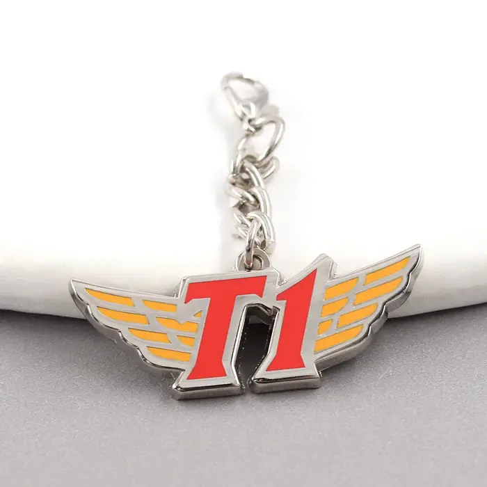 Porte-clés en métal avec logo de l'équipe T1 forme d'aile pendentif émail accessoire de collection pour fans d'e-sport cadeau pour supporters de jeux装饰去掉后的内容,保持HTML结构和最后的标题行: ```html Portez l'esprit de la compétition avec vous Plongez-vous dans l'univers captivant des e-sports avec notre porte-clés