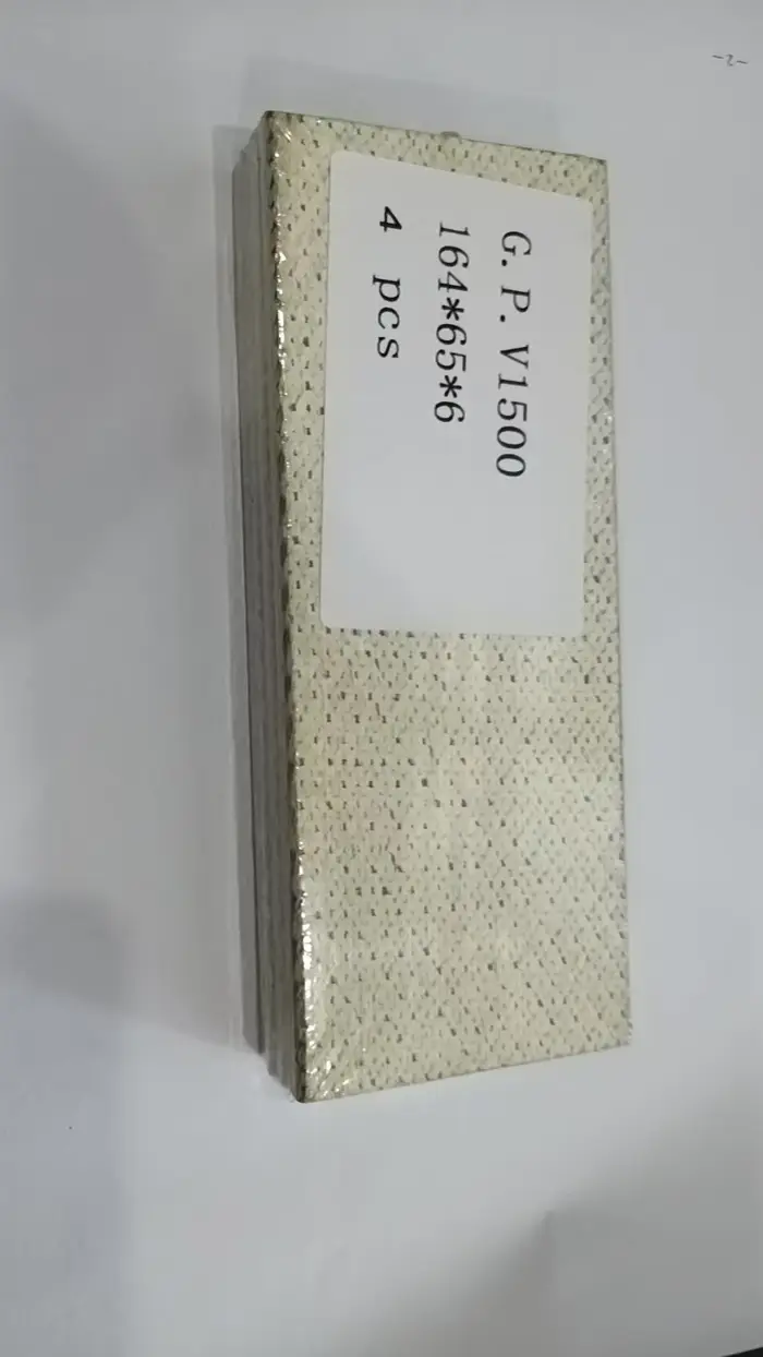 Un ensemble de 4 palettes G.P.V 1500 adaptés au lait CTA dans KEVLAR/vanes de pompes à vide pour mac