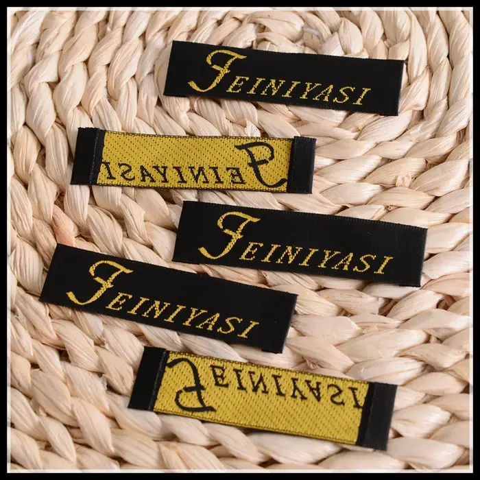 Étiquettes de vêtements personnalisées en coton biologique lavables pour vêtements chaussures sacs avec logo illustration textes occasions spéciales cadeaux