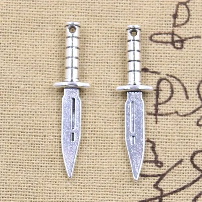 Breloques d'épée de poignard en argent antique