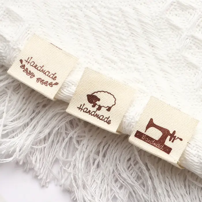 Étiquettes de Vêtements Attro Faites à la Main