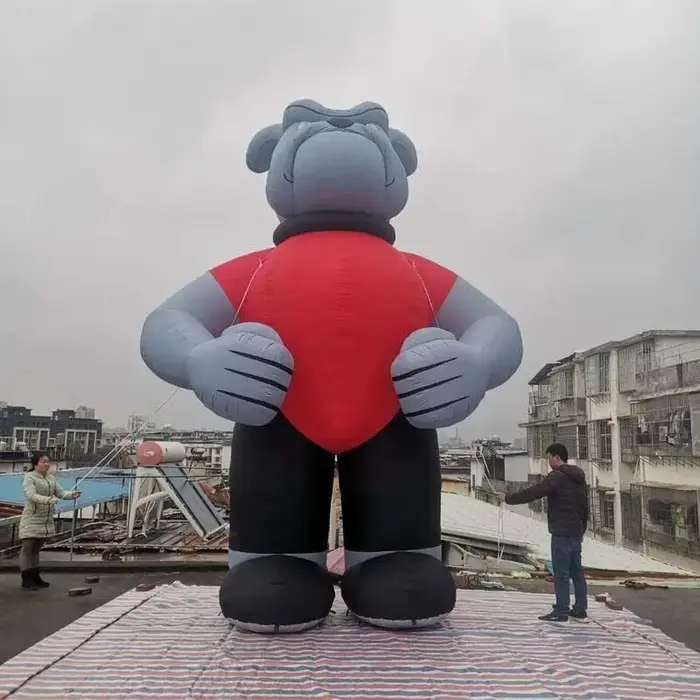 Bouledogue rouge debout, mascotte d'animal de dessin animé puissant, garde du corps, publicité, déco