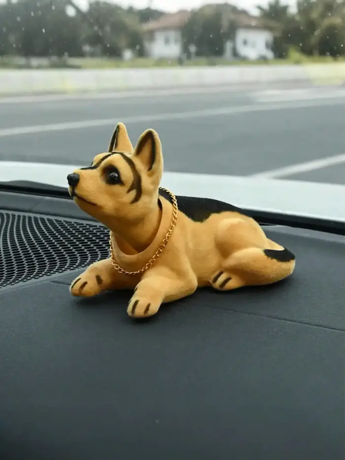Décor de tableau de bord de chien hochant mignon