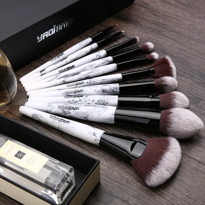 Yaqi-Ensemble de pinceaux de maquillage, cheveux synthétiques, manche en résine marbrée, étui en PU 