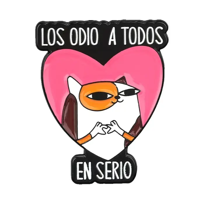A Puro Pendejo Le Caigo Mal Spanish Cat Pin Bored Bathing Attitude Design pour un style streetwear a