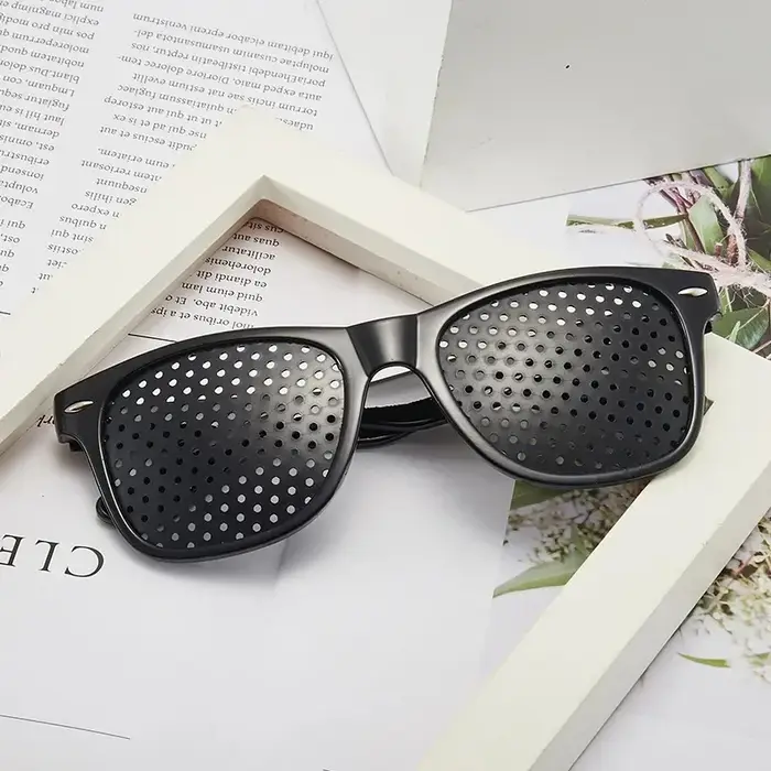 Lunettes correctrices anti-myopie et astigmatisme avec trous pour réduire la fatigue oculaire - Homme et Femme
