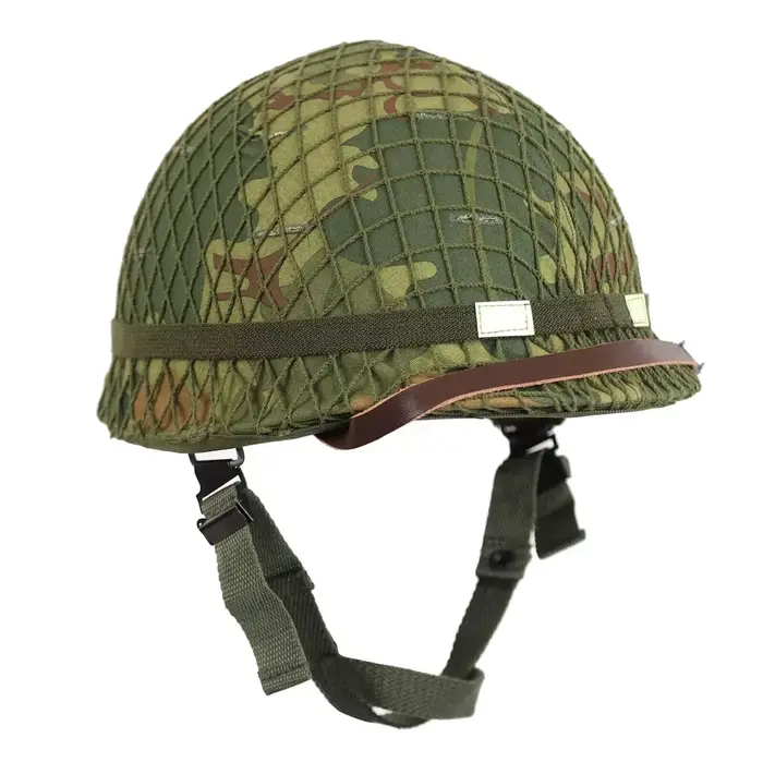Casque d'acier de combat M1 de l'ère de la guerre du Vietnam de la Seconde Guerre mondiale avec file