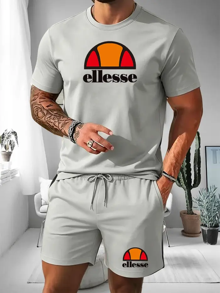 Vêtements d'été 2026 pour hommes, décontractés et modernes, au style épuré.