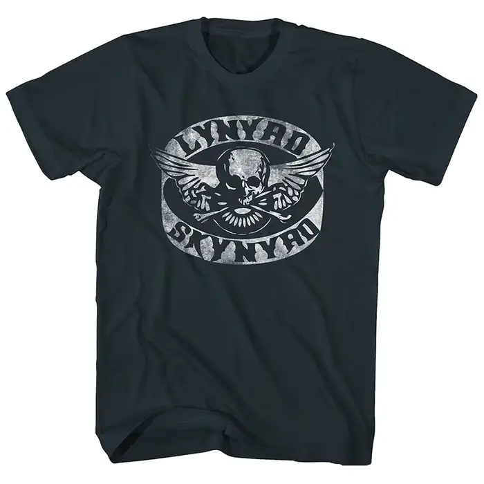 Lynyrd Skynyrd, une groupe de rock sudiste aux États-Unis, est une marque de t-shirts décontractés d